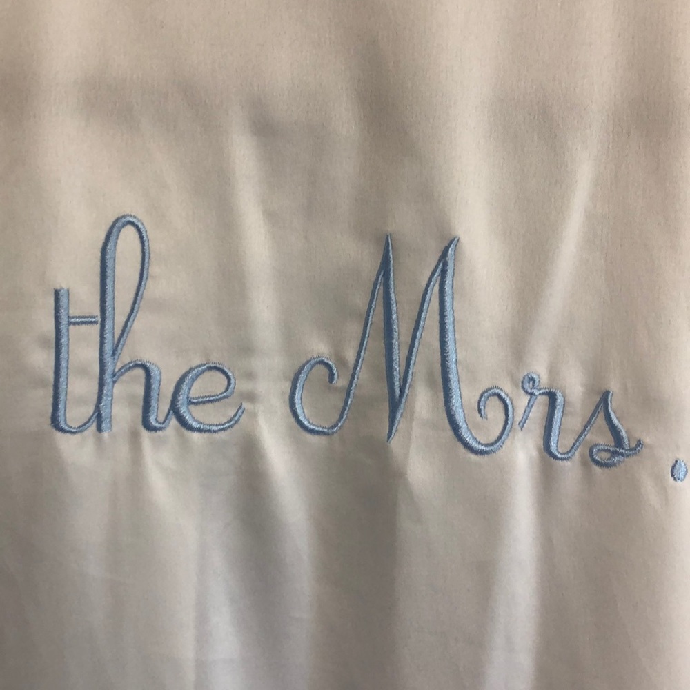 The Mrs. Robe - Picture 2 of 5